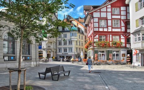 Coronavirus shrinks Switzerland's first-quarter GDP by 2.6 %.