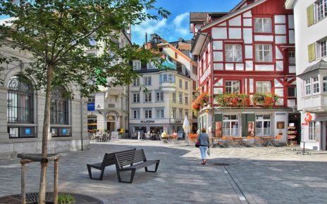 Coronavirus shrinks Switzerland's first-quarter GDP by 2.6 %.