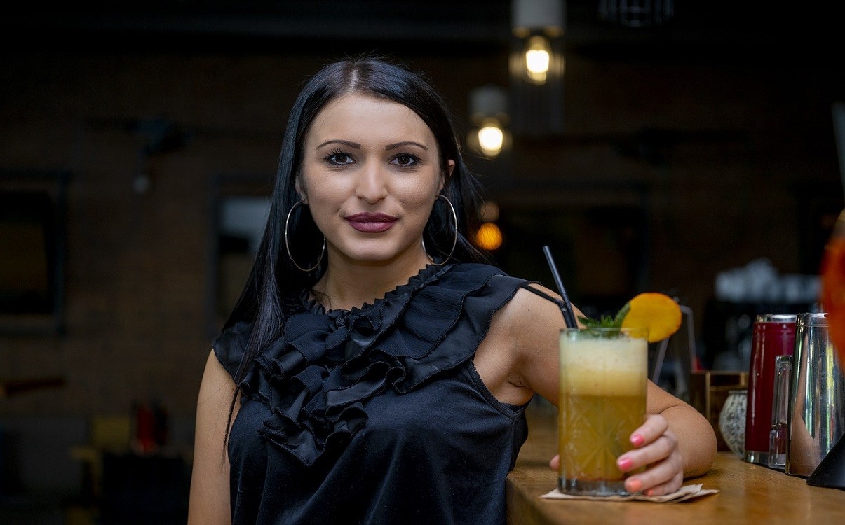 UK Pubs and restaurants reopen amidst high COVID-19 deaths