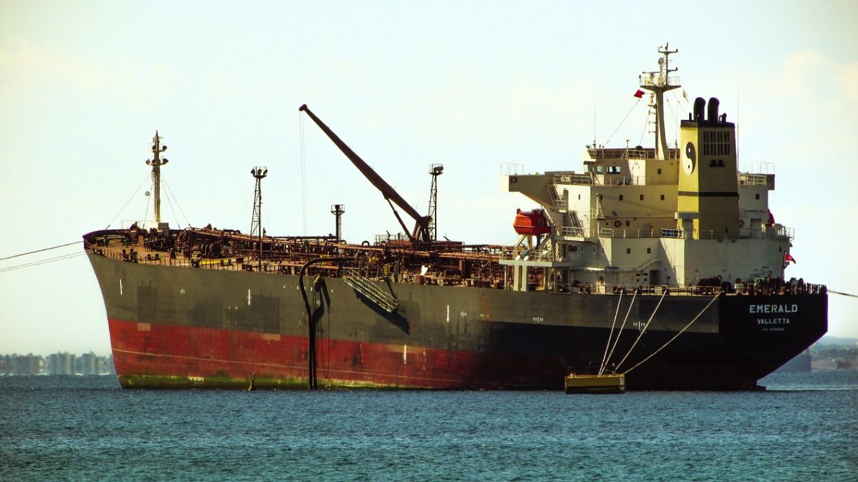UK warns of “catastrophic threat” from Yemeni oil tankers