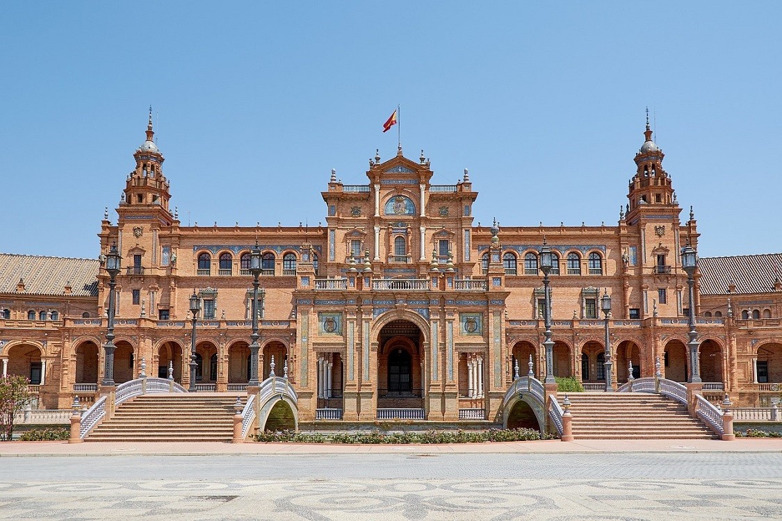 Spaniard President informs the King of the evolution of COVID-19