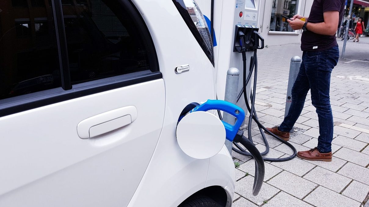 UK's £20 Fund Starts New Race For Electric Vehicle Superiority 
