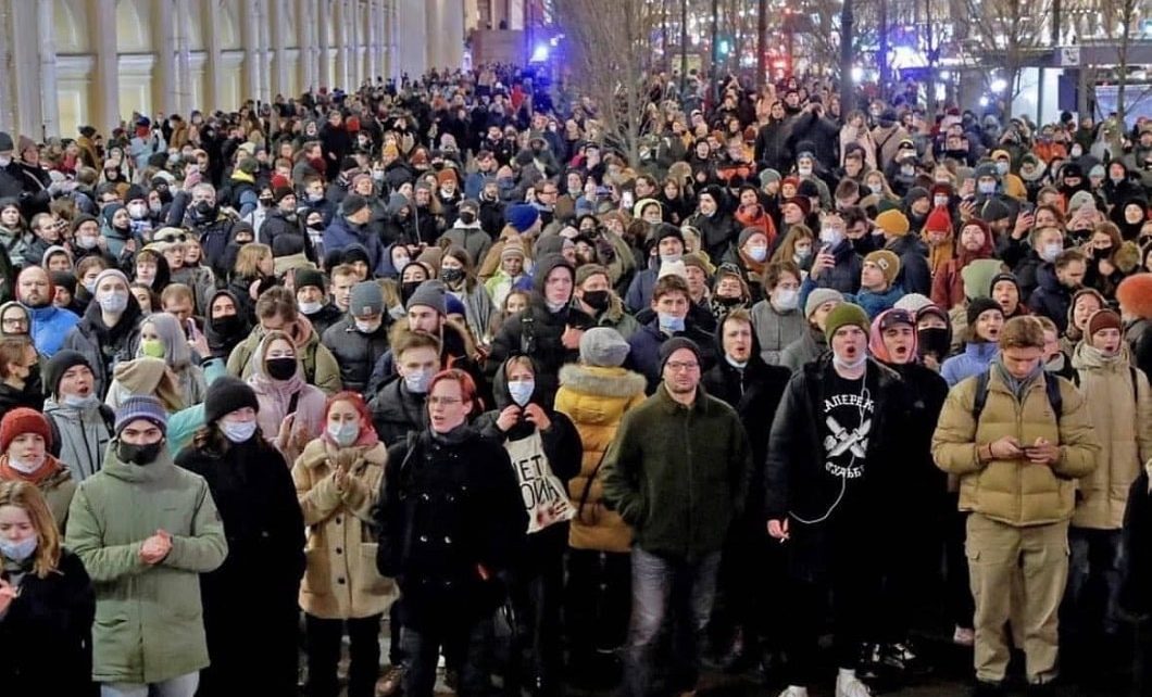 Russian Citizens Stand In Solidarity Against Putin's Invasion Of Ukraine