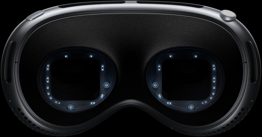 Apple Vision Pro: Revolutionizing Virtual Reality Where Facebook Failed