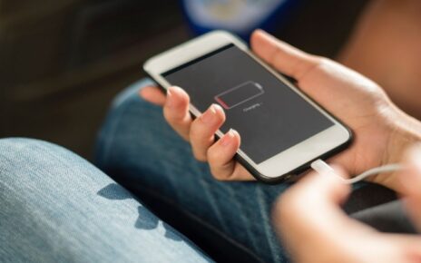 Breaking Monopolies: EU Demands User-Replaceable Batteries for Cell Phones and Devices by 2027