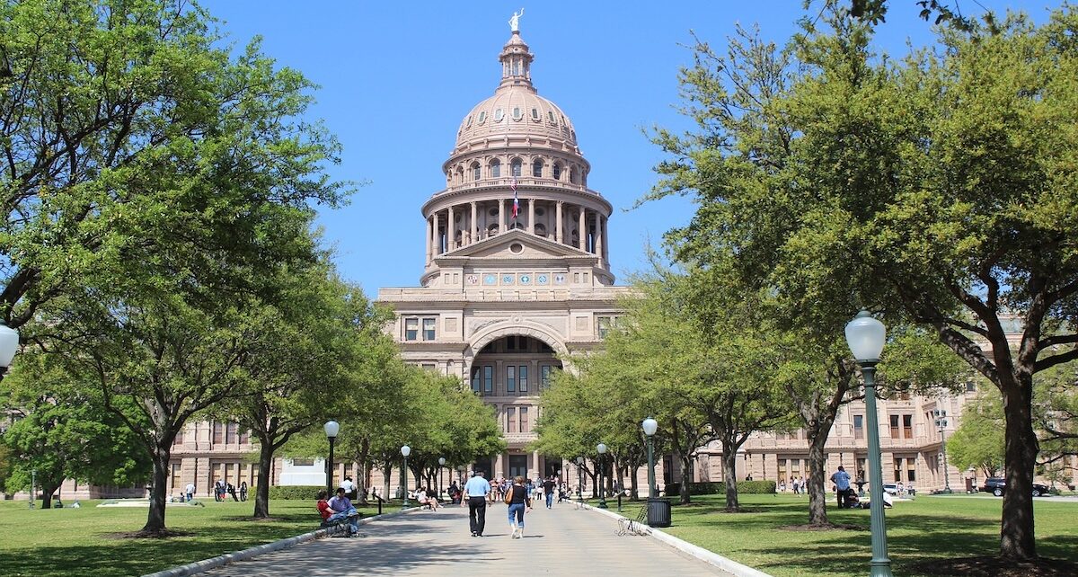 Abbot Ignores SCOTUS Ruling; Standoff at Southern Border Continues 1 capitol-96827_1280