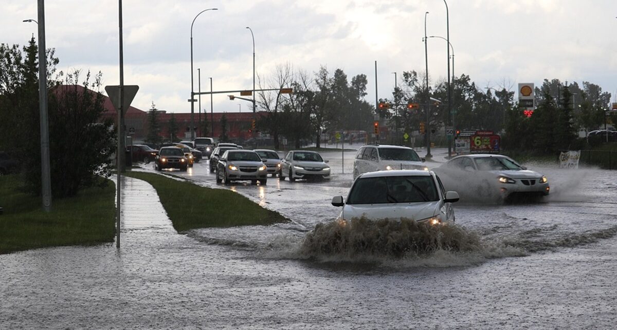 Intense Atmospheric River Triggers Evacuations and Travel Chaos in California 1662 Intense Atmospheric River Triggers Evacuations and Travel Chaos in California