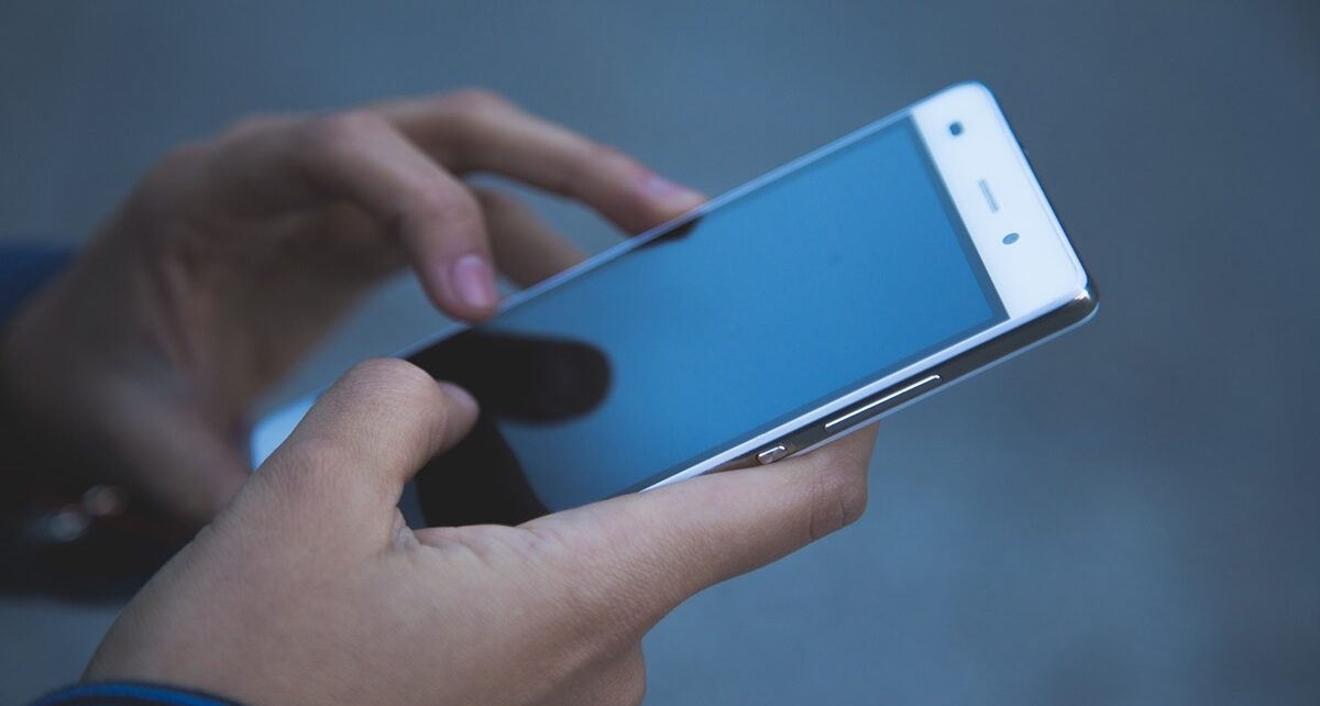 Do Smartphones Have a Place in Schools? 1569 Do Smartphones Have a Place in Schools?