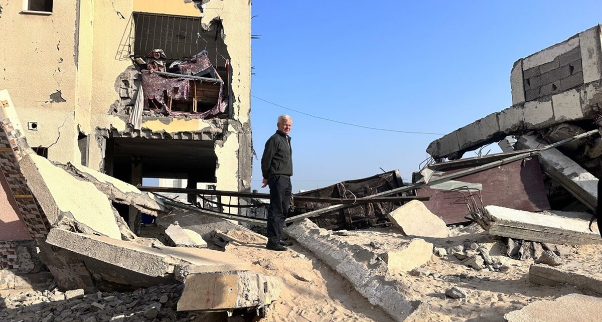 Gaza: Trapped Civilians Facing Bombardment and Starvation 1573 jan cover