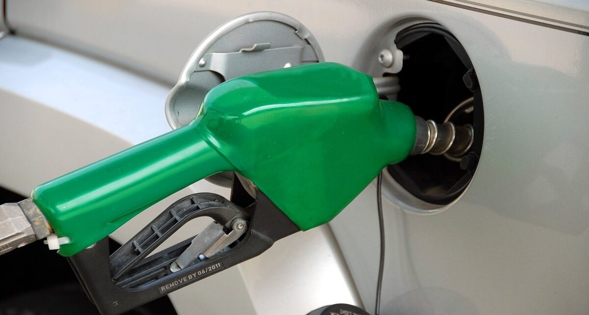 A Rude Awakening: When the Oil Well Runs Dry, but the Green Dream Isn't Ready 1632 pumping gas 1631634 1280