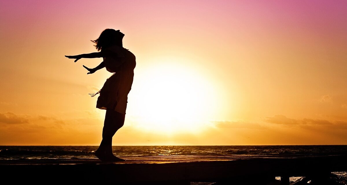 The Sunrise Symphony: A Daily Overture to Hope 1656 woman 570883 1280