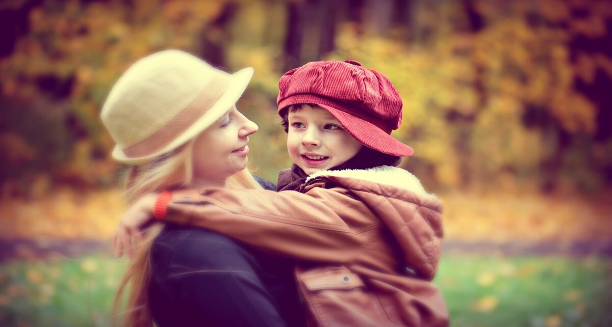Mommy Mode Off: Your Kids Don't Belong In Your Dating Profile Photos 1475 the park 2967737 1280