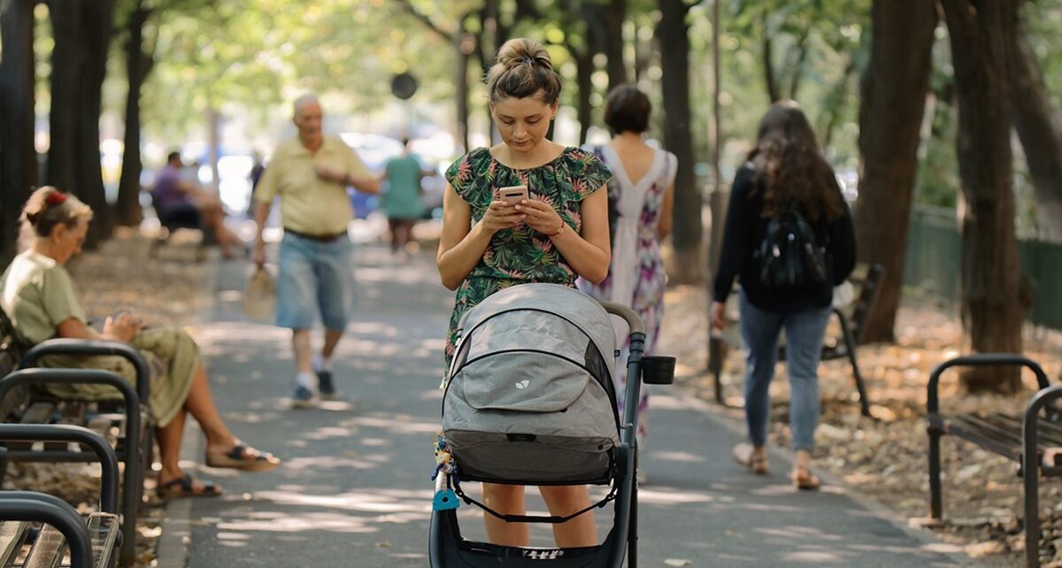 Baby Fever On Dating Apps: How Women's Baby Desires Make Men Swipe Right Fast 1538 woman 6574424 1280