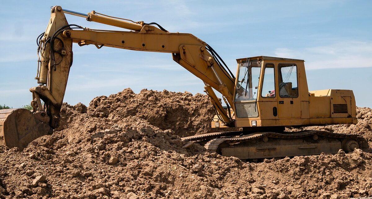 Allegations of Racial Slurs By AECON Employees Surface in First Nations Worker's Dismissal 1422 excavator 800996 1280
