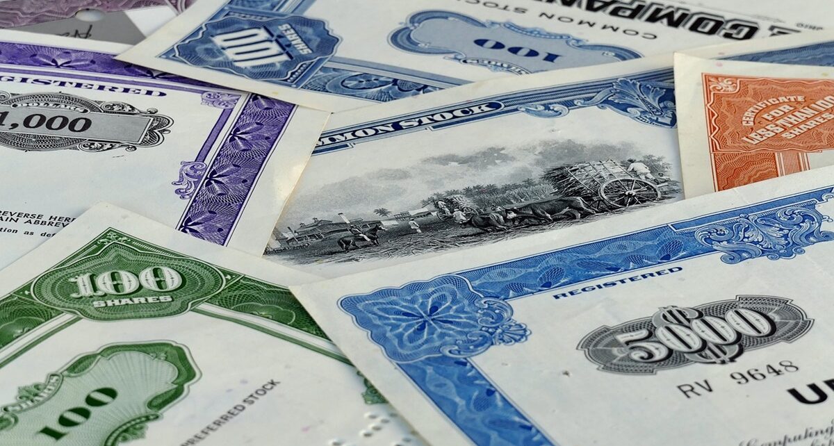 Canada's Investment Strategy Amidst Global Debt Dynamics 1298 historical stock 5100618 1280
