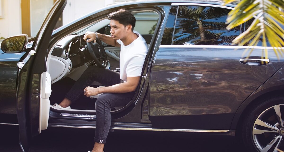 The Luxury Car Dilemma: Should Your Date Drive a Bentley or Ride The Bus? 159 car 1657935 1280