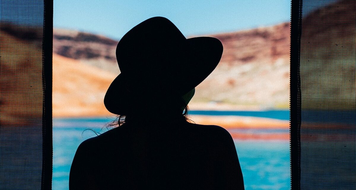 Online Dating Tip #27: The Mysterious No-Photo Phenomenon (Part 2) 649 girl 1561979 1280