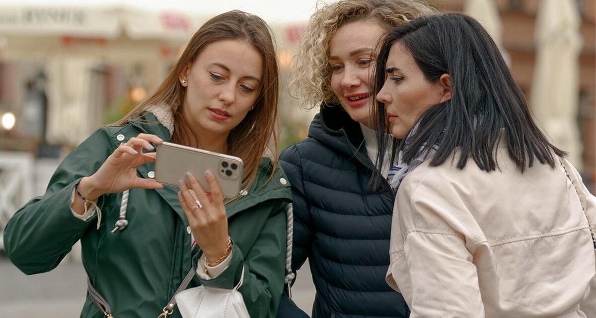 Why Your Best Friend's Approval Shouldn't Be a Dealbreaker on Your Dating Profile 554 girls 6843675 1280