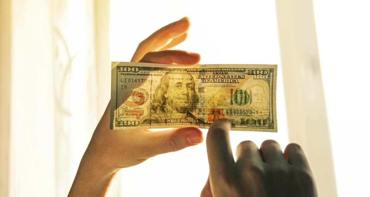 How To Teach Your Employees To Detect Counterfeit Money 1141 heathcointernational-293989-businessbillcounterfeit-image1