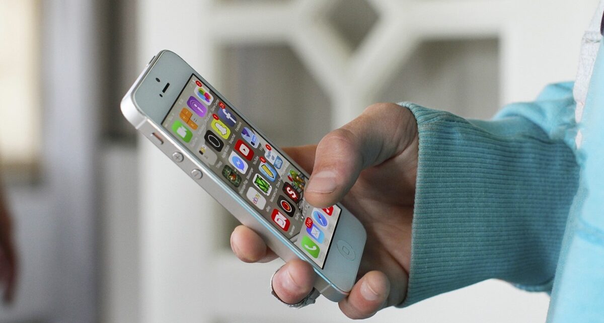 Pro Tip for Window Shoppers: Swipe Left on Games and Right on Genuine Connections 1051 iphone 830480 1280 1