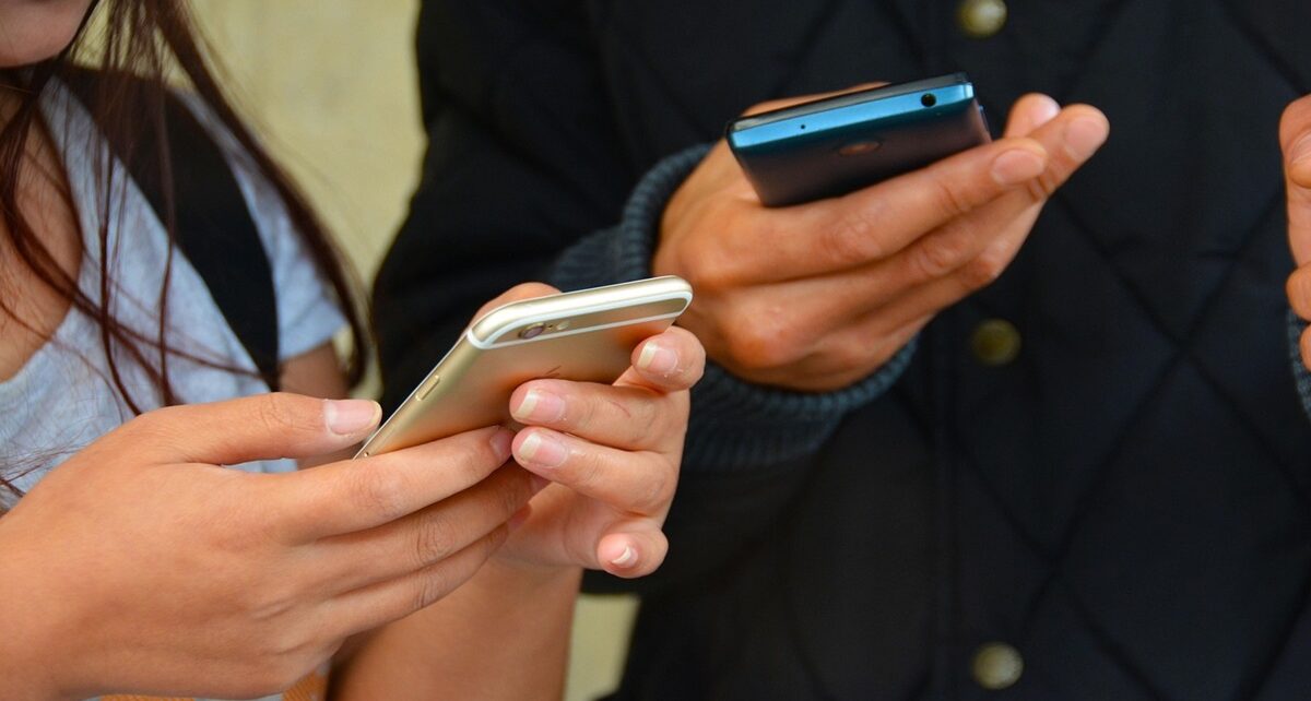Text Like a Boss: Why Ghosting is Scarier Than a Horror Movie 1105 mobile phones 1490691 1280