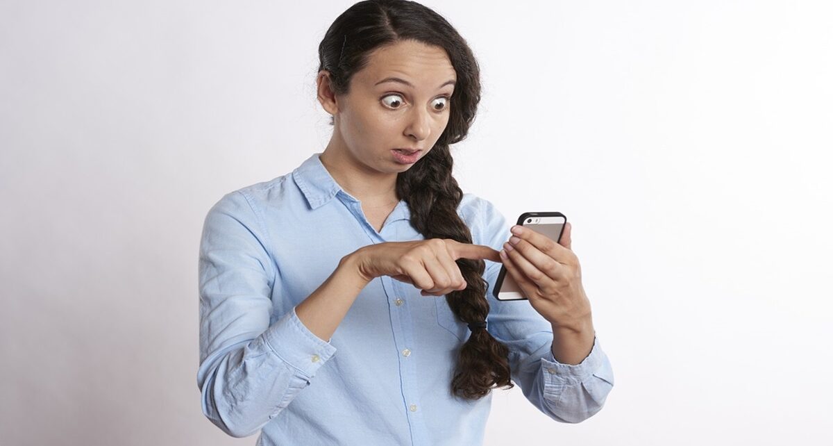 How to Be Approachable Without Scaring Off Potential Matches 26 surprise 2840248 1280 1
