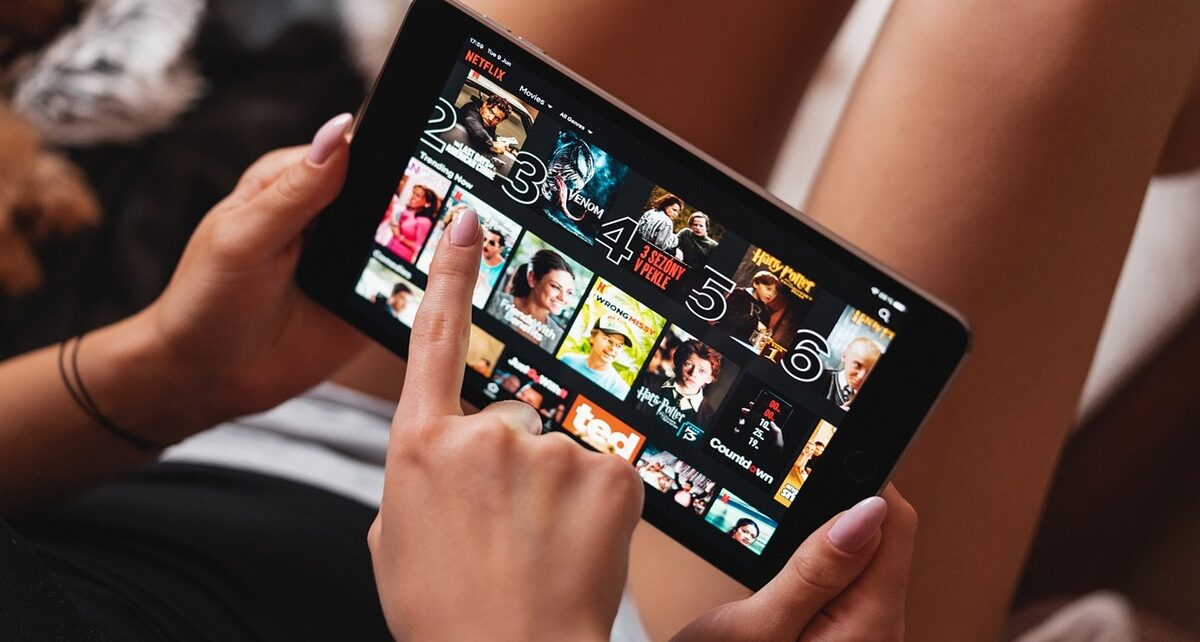 Let's Merge Our Netflix Account, But No Chill 1107 tablet 7025848 1280
