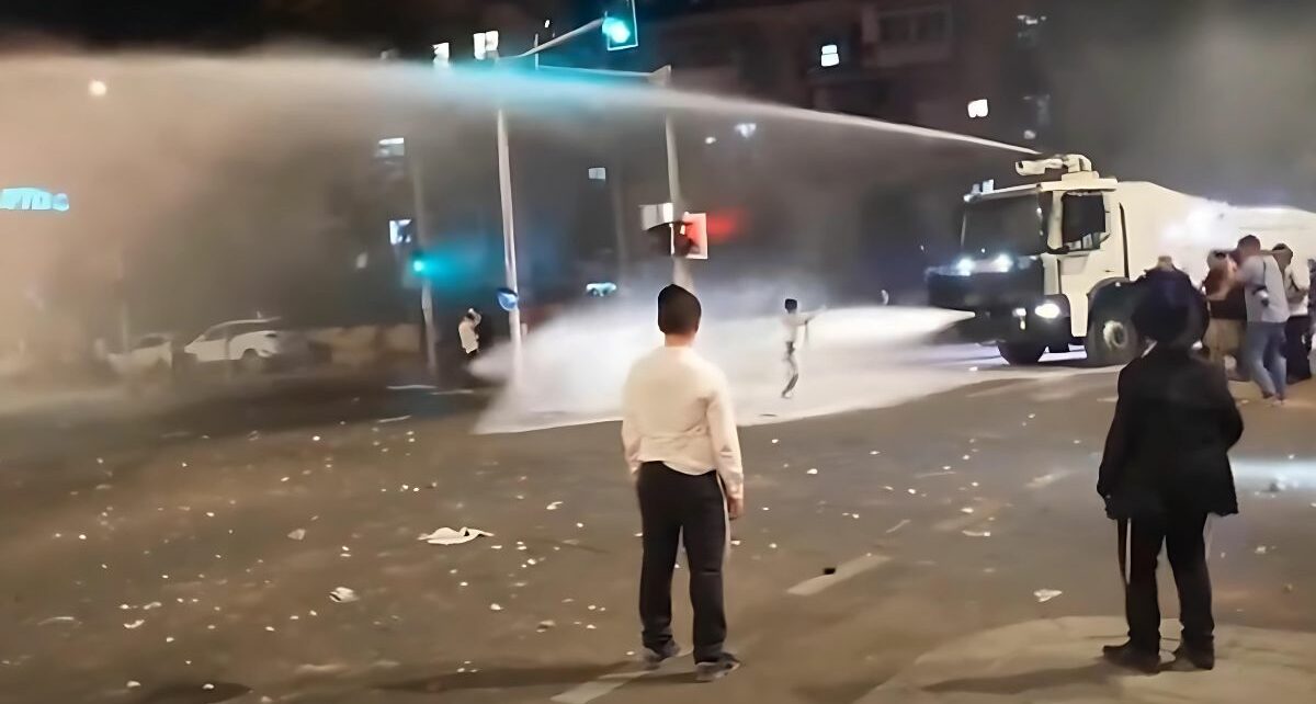 Jerusalem Protest Live: Ultra-Orthodox Jewish Men Clash with Israeli Police 987 Untitled design 40