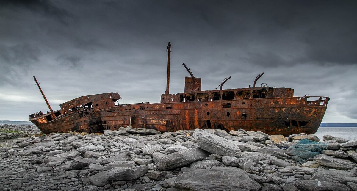 Navigating Danger: The Panama Canal's Escape from Drake Passage Perils 877 ship wreck 1882087 1280