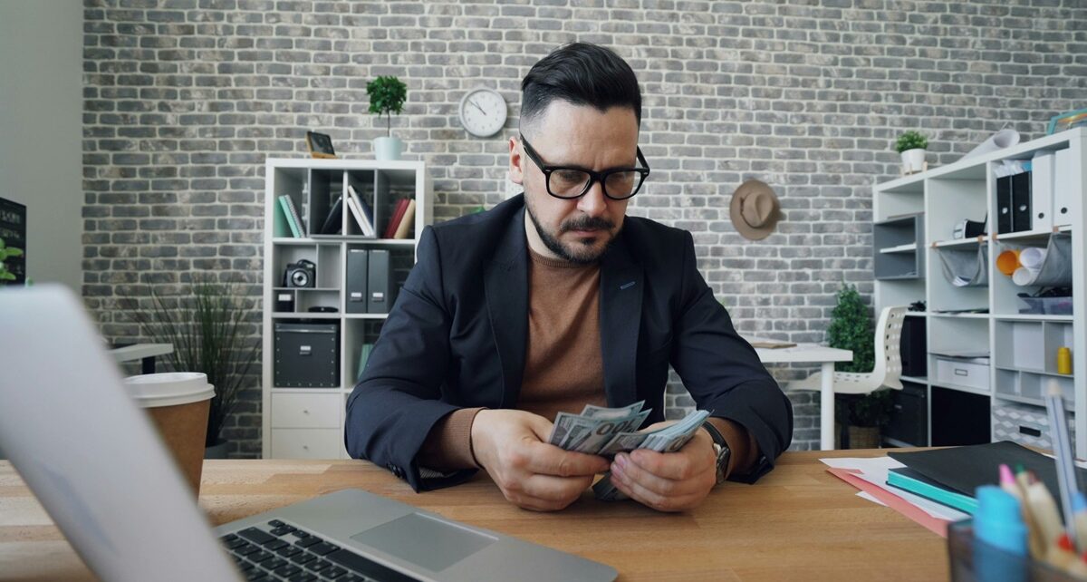 What Determines Your Worth to an Employer? The Job Market, or You? 846 vitaly gariev OXBE0 PGPUE unsplash