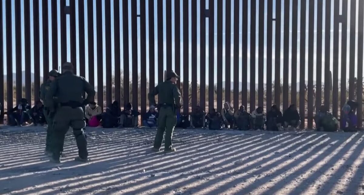 At the Frontline: The Perilous Duty of U.S. Border Patrol Agents 157 border crossing cover