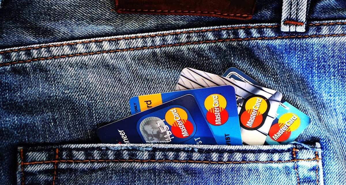 Debt Collection's Dark Web: Inside the Industry that Puts Profit Over People 41 credit cards 1583534 1280
