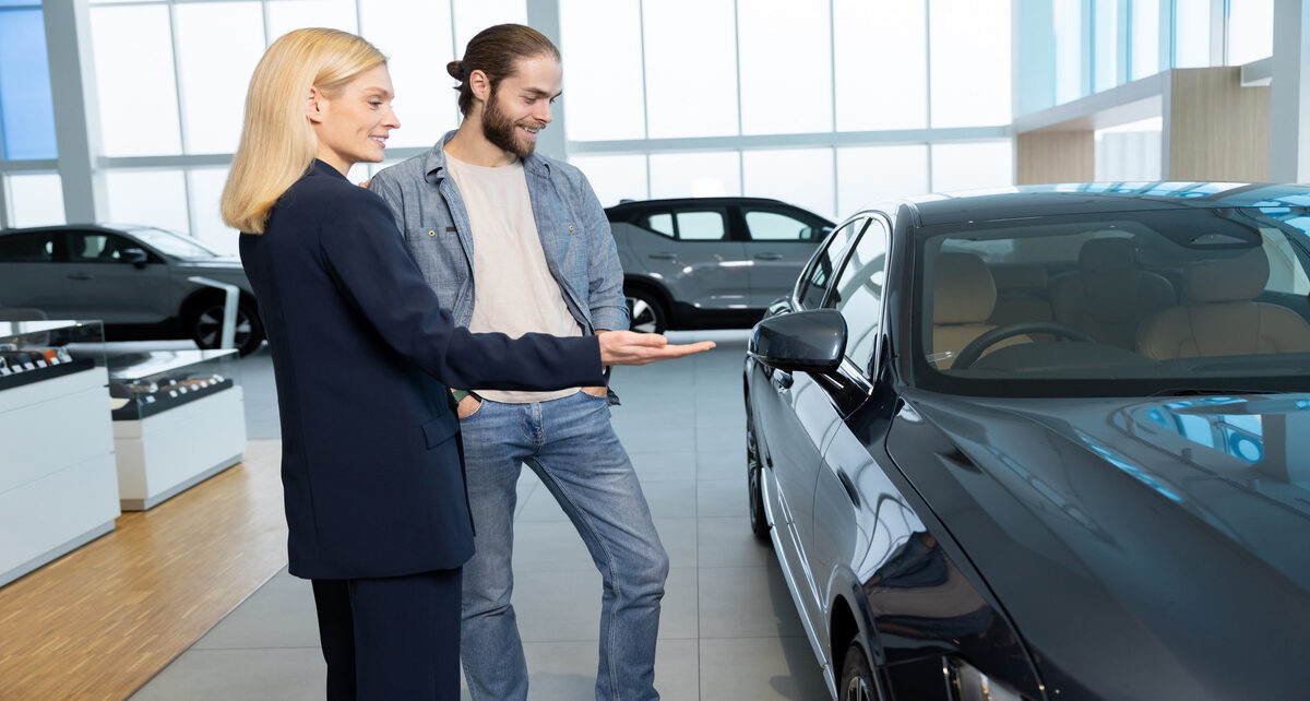How To Get the Upper Hand in Car Dealership Negotiations 154 gearheadengines-321541-car-dealer-selling-image-1 (1)