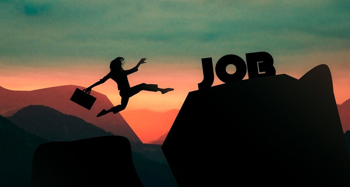 In the Digital World, to Be Noticed Requires Taking Calculated Risks 86 woman 5807313 1280