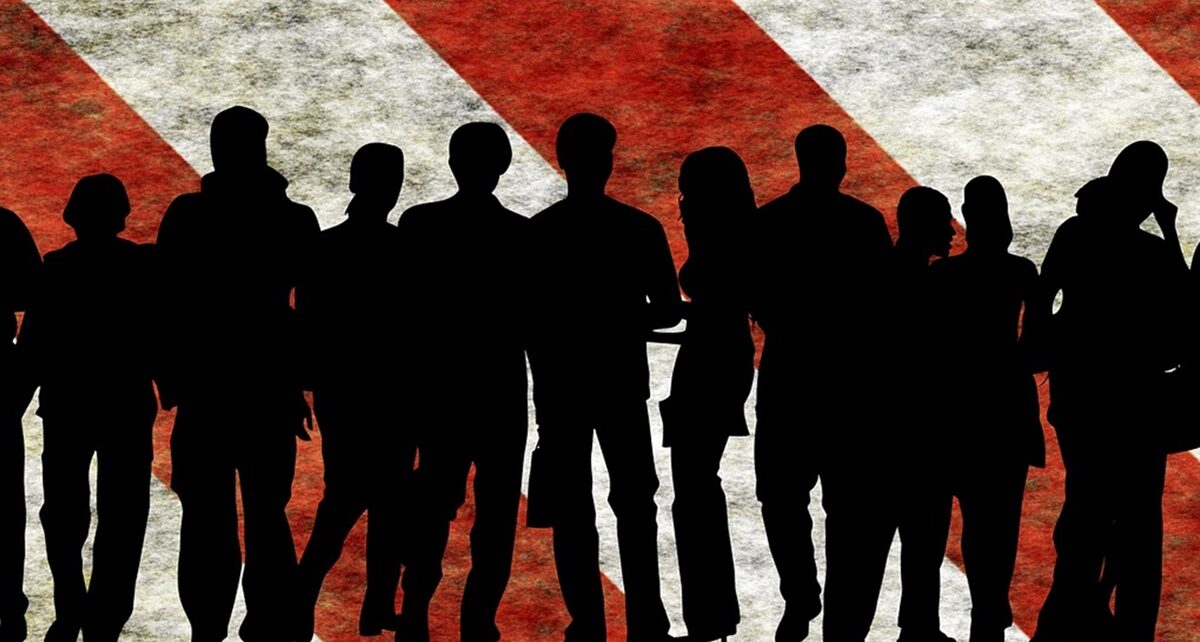 Global Elites: A Necessary Evil or the Architects of Our Modern World? 646 business people 1651513 1920