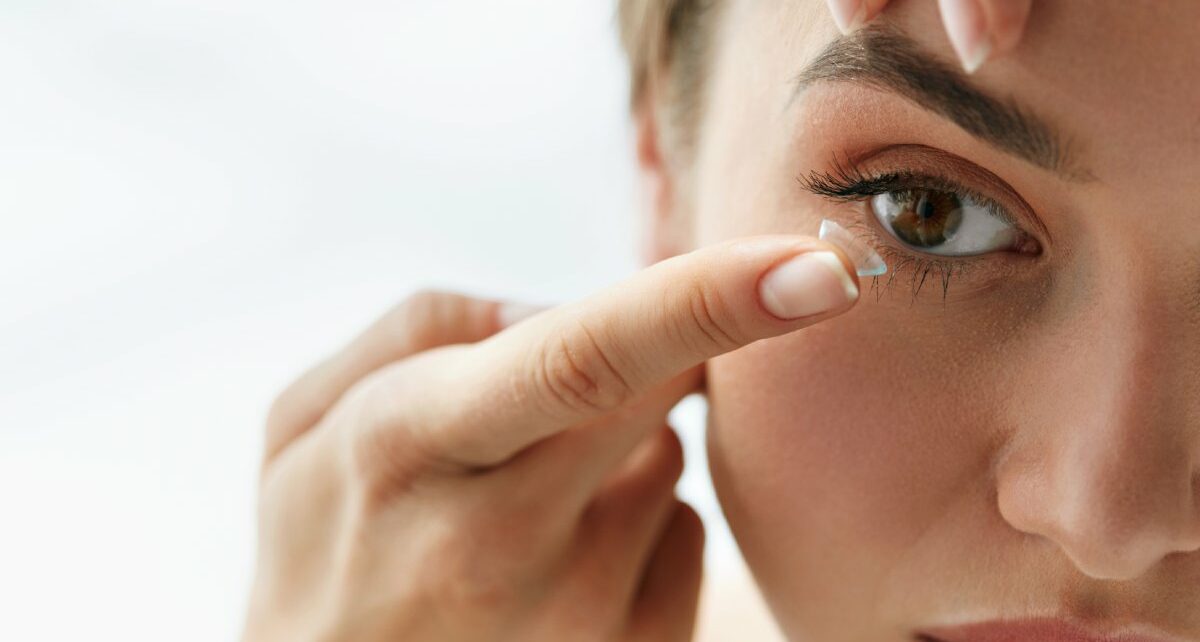 coureyvision-333385-contactfingereye-image1