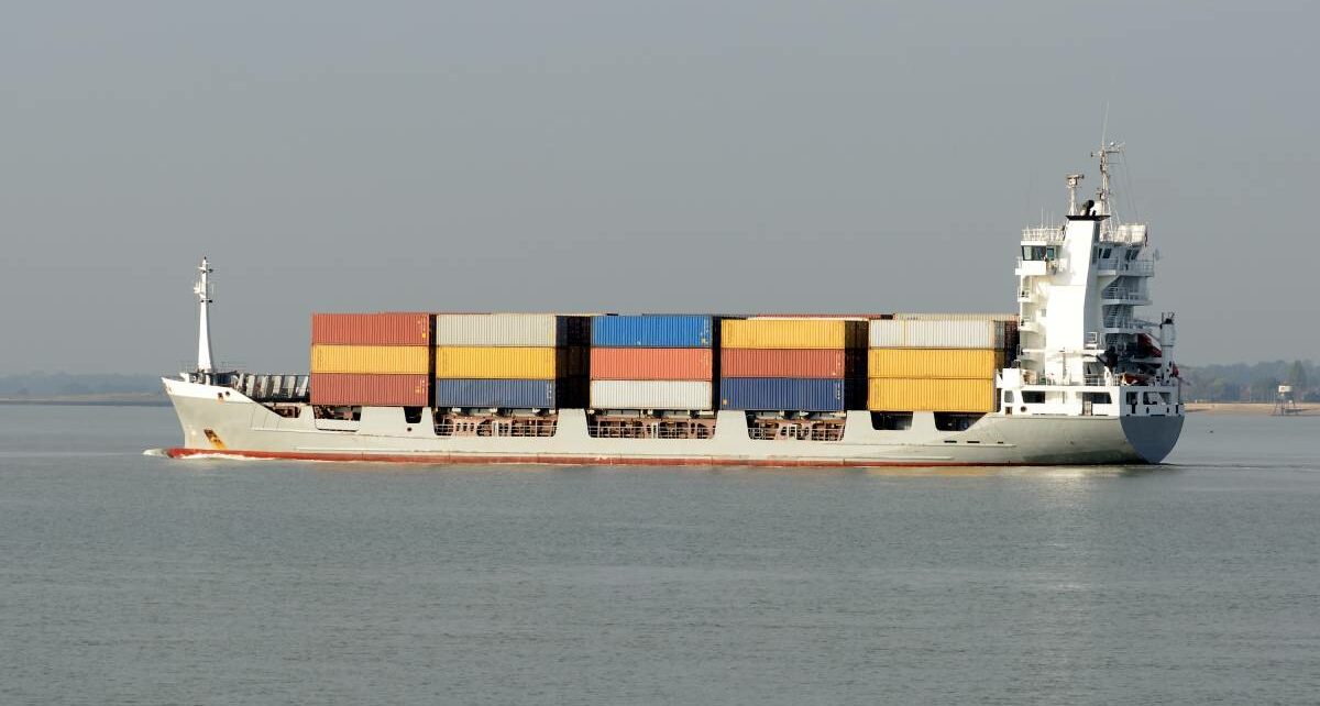 Common Consumer Goods Found on Feeder Vessels 427 samsungsdsamerica-365574-vesselgoodsport-image1