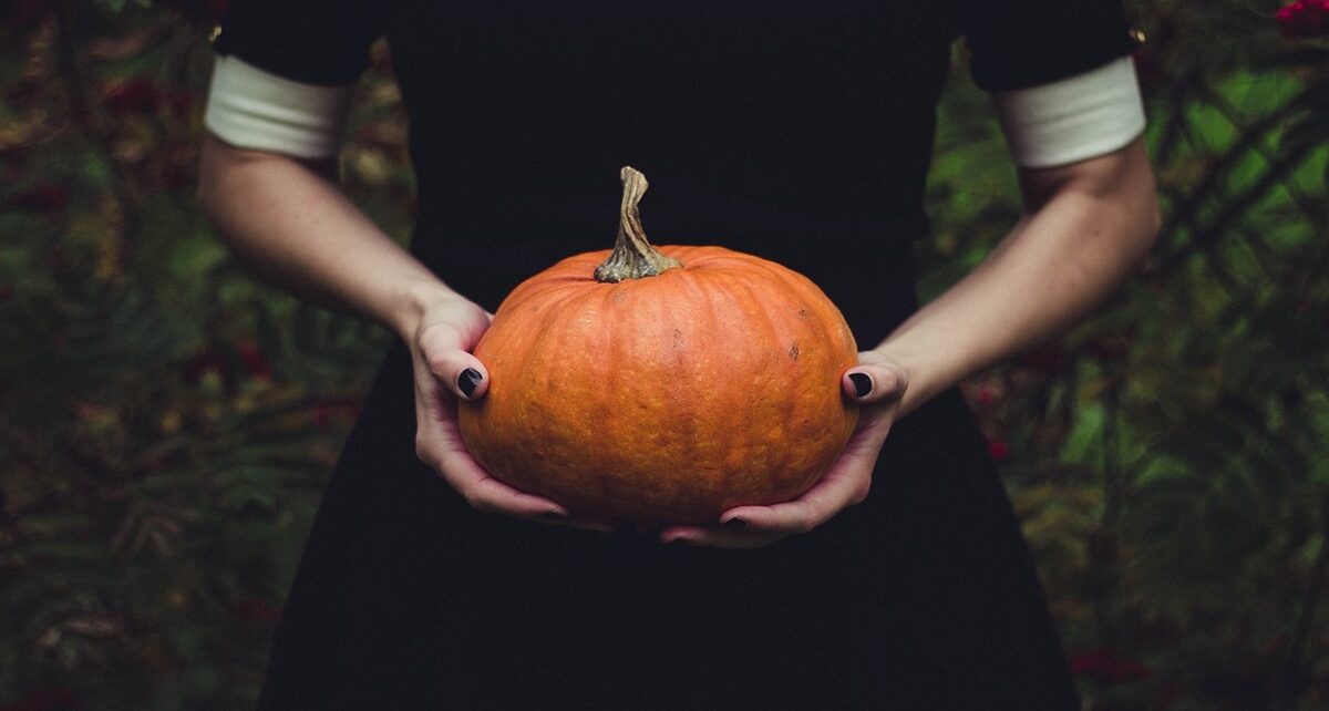 Halloween: The Origins, Symbols, and Spirit Behind the Celebration 366 woman 1838545 1280