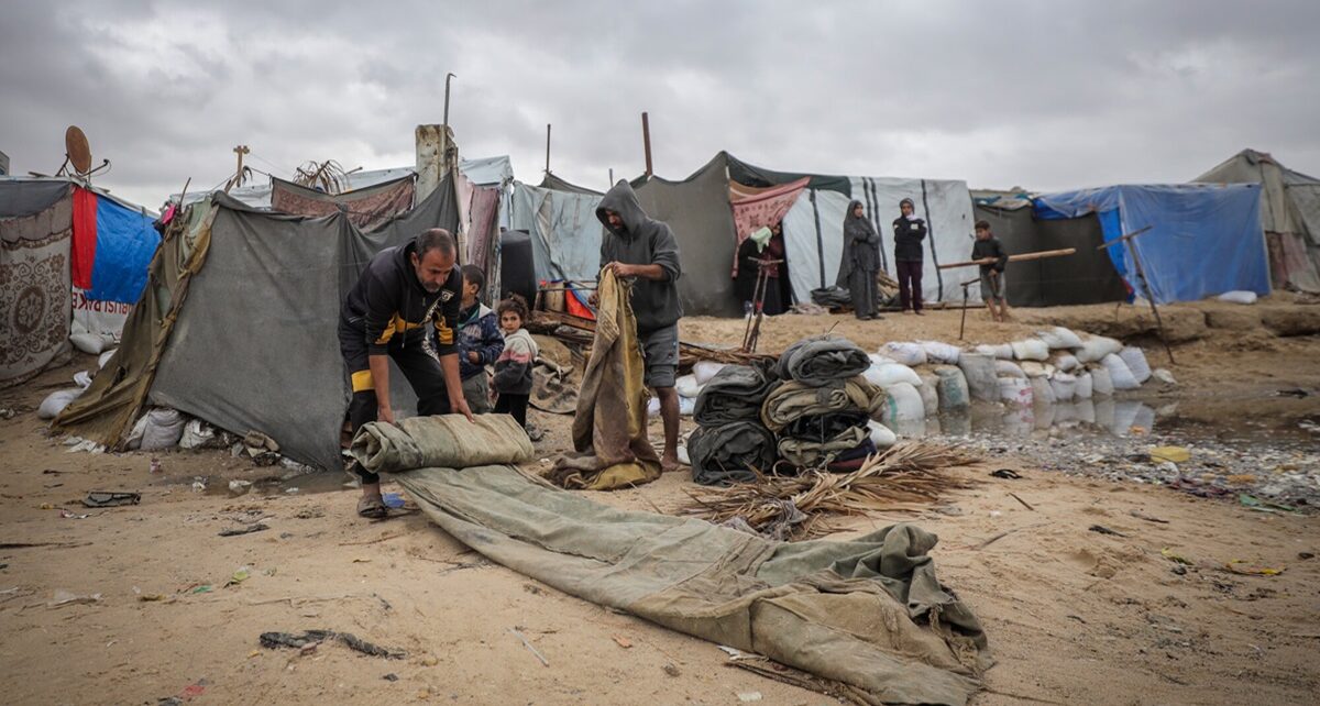 Gaza Braces for Winter as Nearly One Million Face Shelter Crisis 146 RS25745 1Z4A0102 lpr
