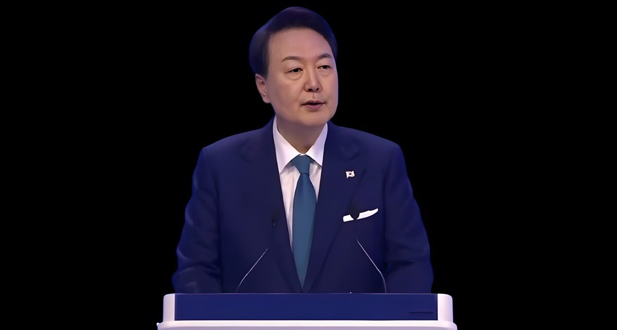 Crisis in Seoul: South Korean Court Issues Arrest Warrant for President Yoon Suk Yeol 16 South Korea President