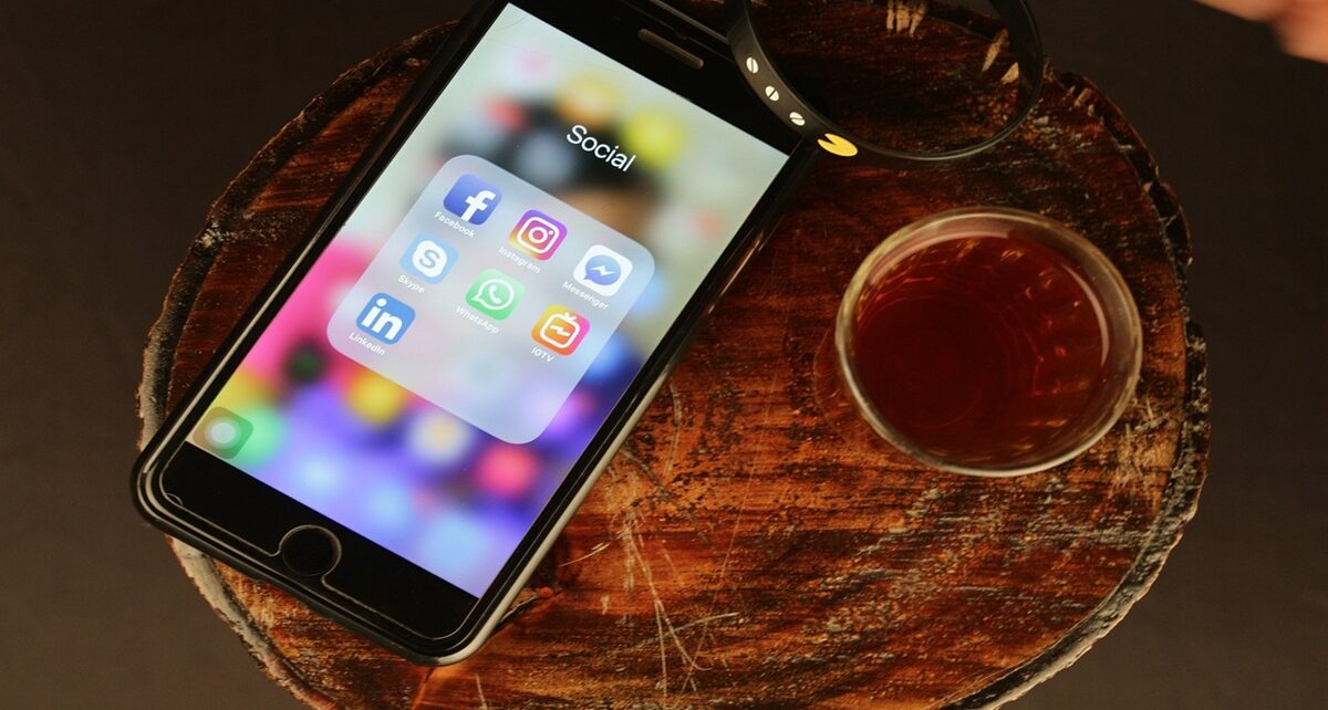 What Will 2025 Mean for Social Media? Some Thoughts 20 smartphone 6372154 1280