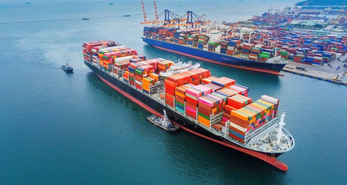 Logistick-338672-Cargo-Shipment-Loading-1