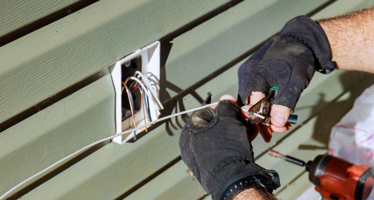 connectorexperts-371479-electriciangreenbox-image1