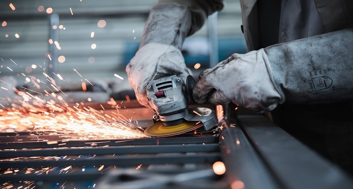 Trump to Impose 25% Tariffs On Steel and Aluminum 52 worker 5736096 1280 1