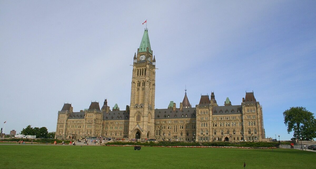 Your Canadian MP: 6 Years of Work, Full Pension of $5,000/Month 75 canada 2618859 1280 1