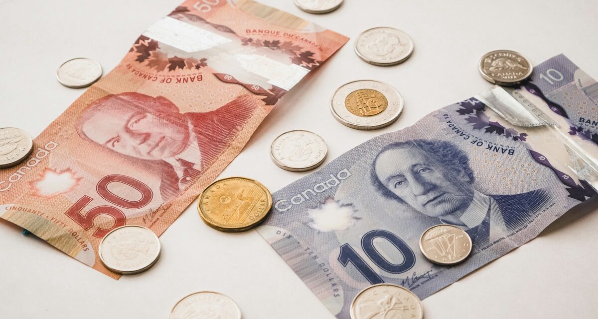 Who Benefits With The Falling Canadian Dollar? 88 piggybank p8KbU9 wstc unsplash