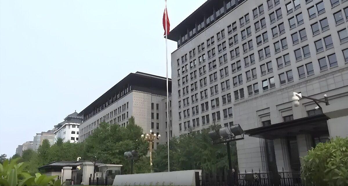 China Hits Back: Trade Retaliation Heats Up as Beijing Imposes 34% Tariff on US Goods 125 commerce deblurred
