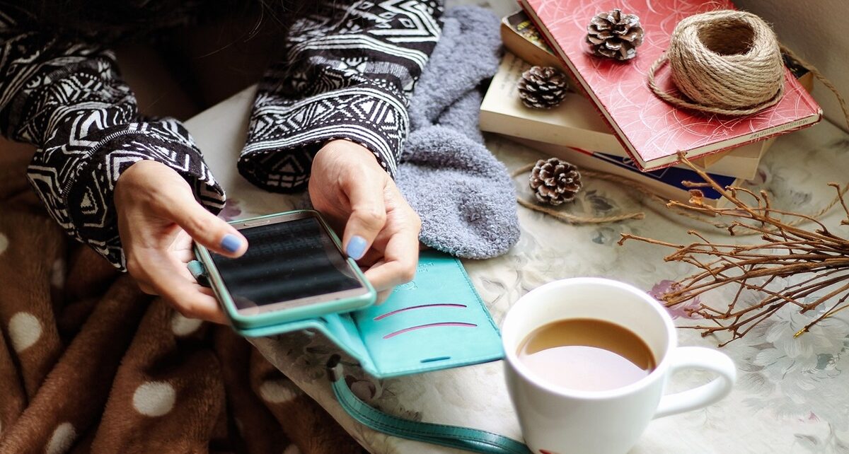 Why Do We Allow Strangers' Social Media Posts to Bother Us? 140 girl 5717067 1280 1