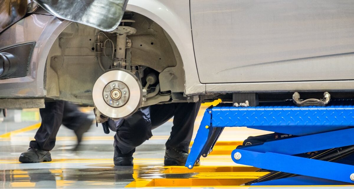 Advantages of Scissor Lifts in Auto Shops 143 toroautolifts-363780-auto-scissor-lift-image1