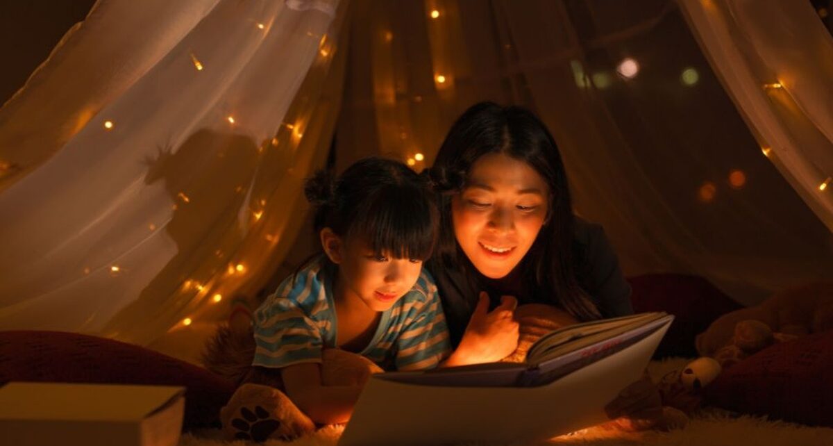 How To Create a Cozy Story Time Nook for Kids 1 BunniesByTheBay-358061-MotherDaughterReading-blogbanner1